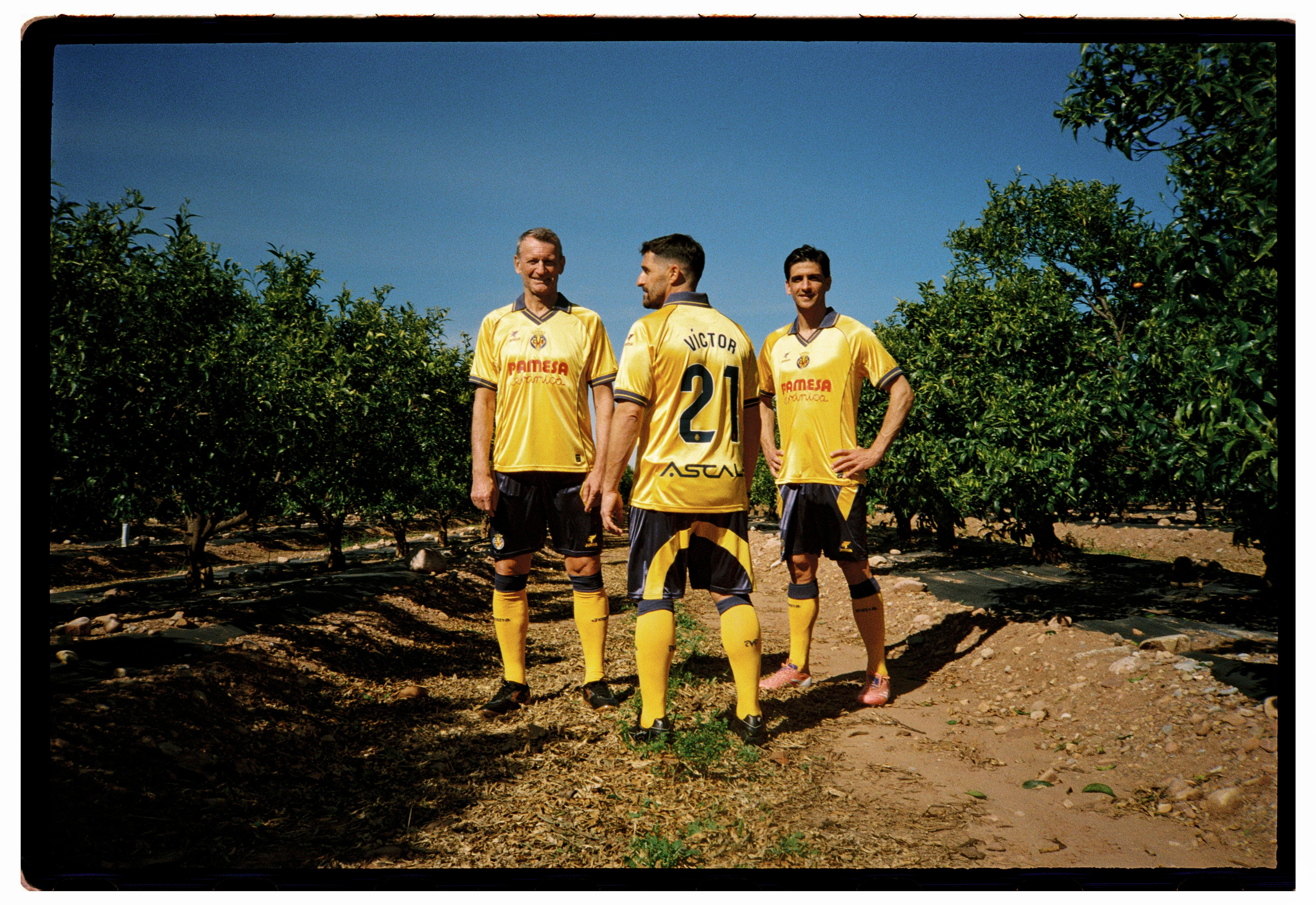 Camiseta Retro 1ª 90s - Image 22